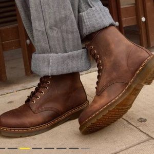 1460 CRAZY HORSE LEATHER LACE UP BOOTS Size 12